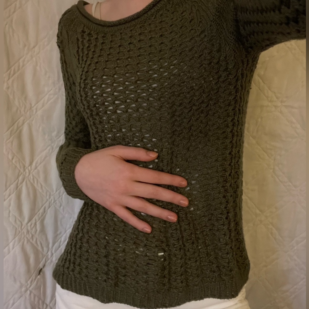 Loose knit olive green sweater women’s size small relaxed (off the shoulder) fit
